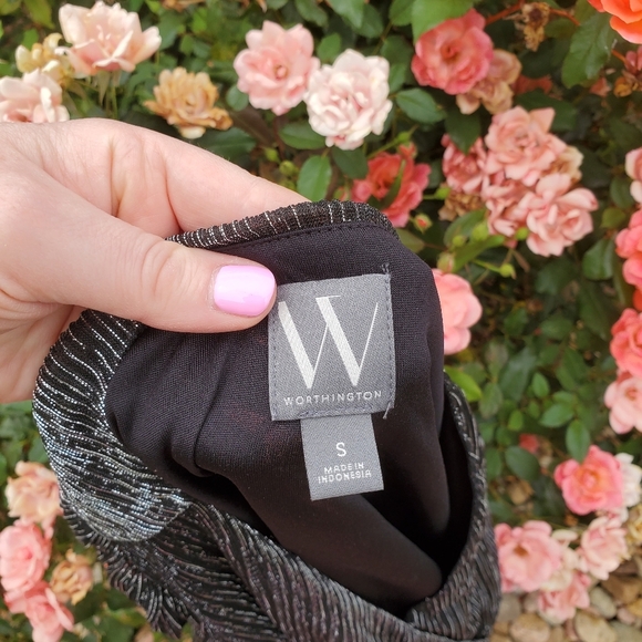 NWT Worthington Women's V-Neck Black and Silver Striped Peplum Blouse Size Small - Picture 17 of 17